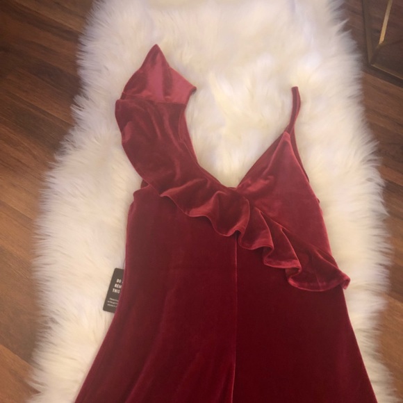 Velvet Ruffle One Shoulder - Picture 5 of 5